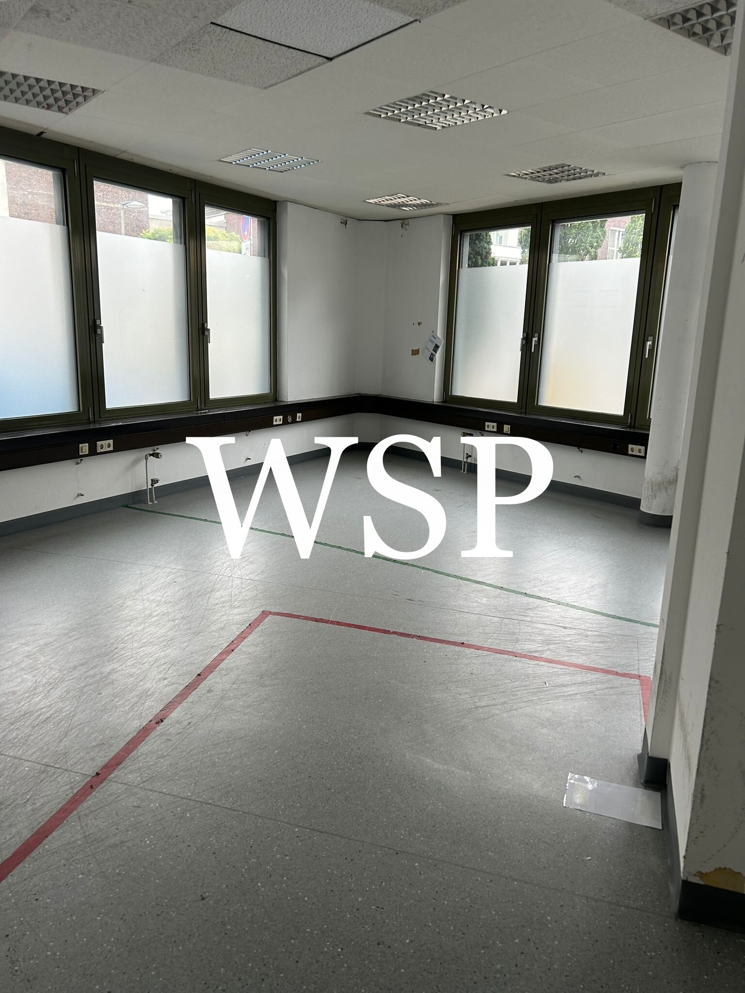 Die Einfahrt zur Fußgängerzone *** mit präsentem Ladenlokal direkt nutzen