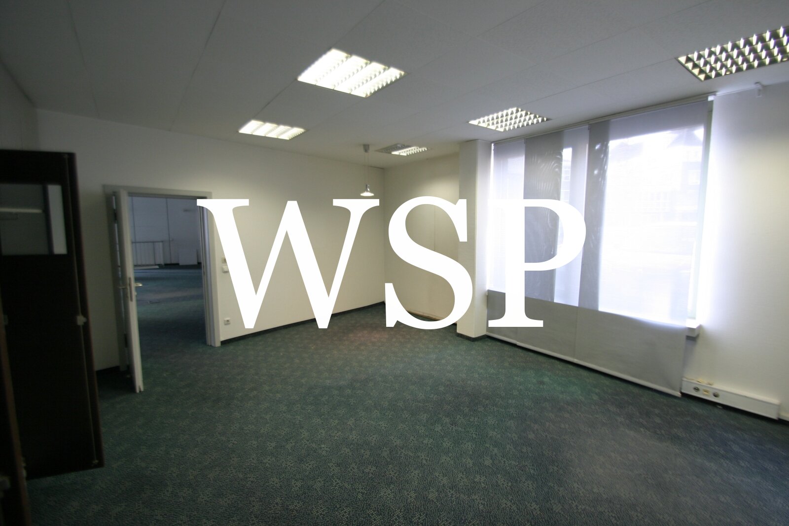 Die Einfahrt zur Fußgängerzone *** mit präsentem Ladenlokal direkt nutzen