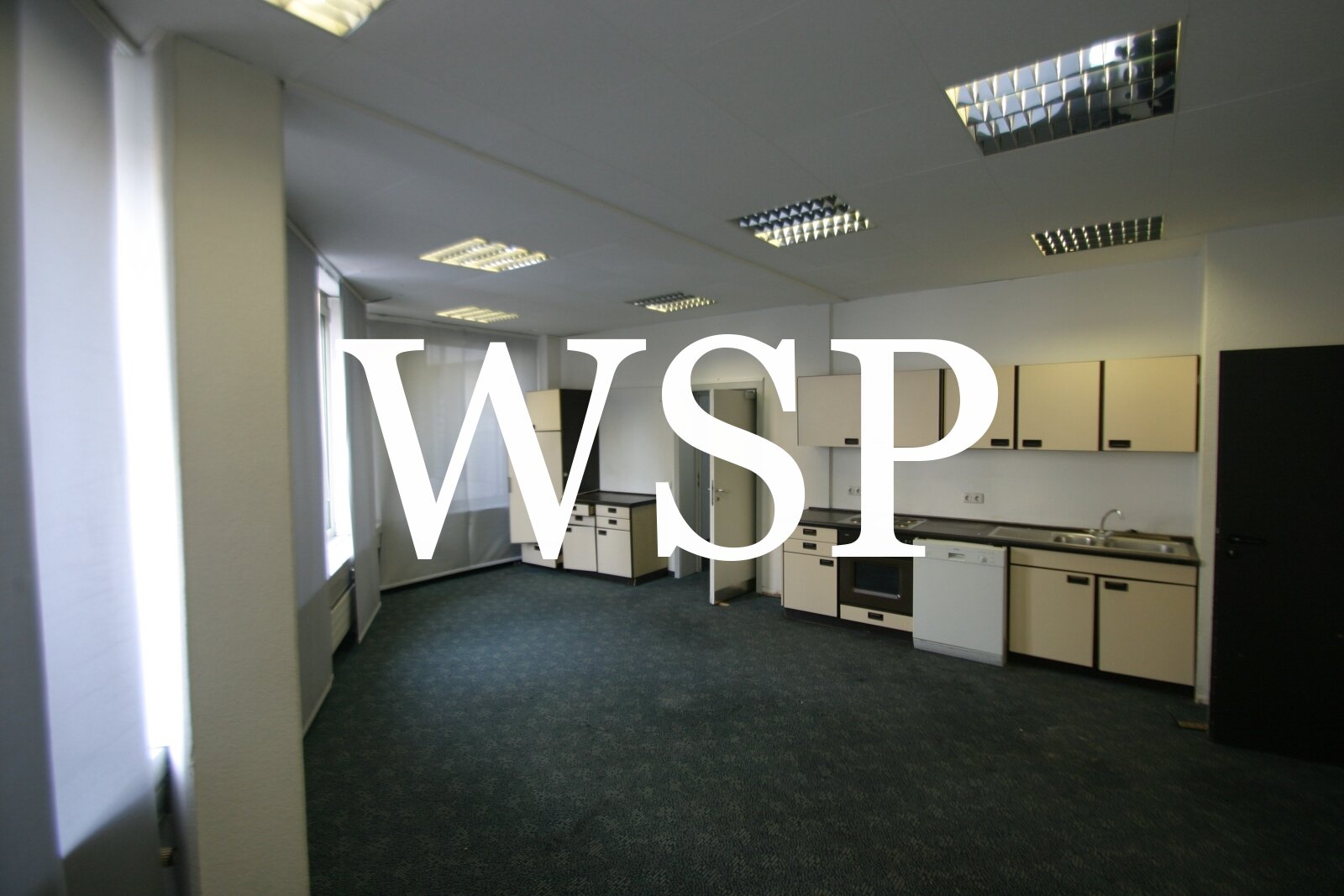 Die Einfahrt zur Fußgängerzone *** mit präsentem Ladenlokal direkt nutzen