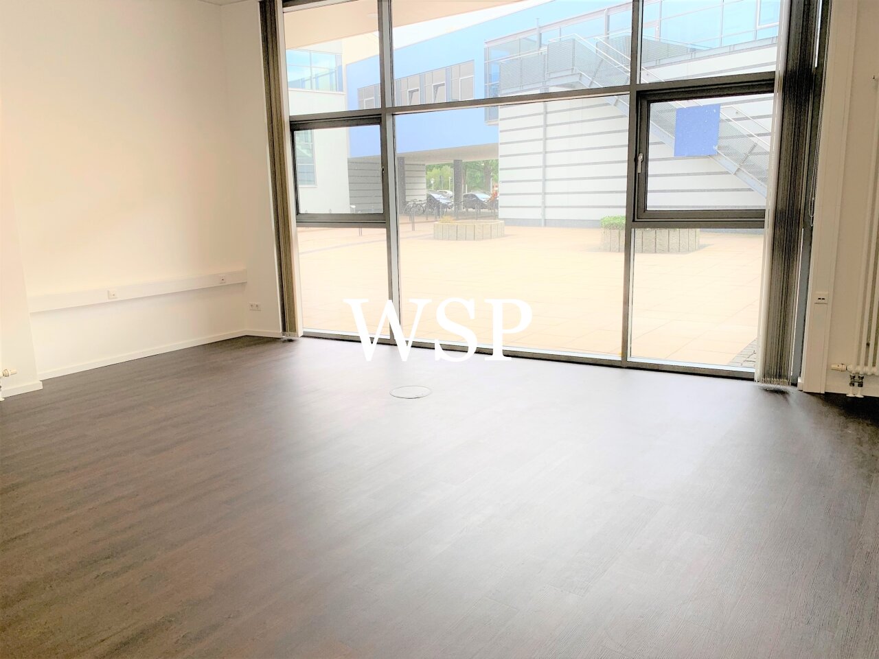WSP: Praktisch geschnittene Büroflächen im Erdgeschoss mit viel Licht