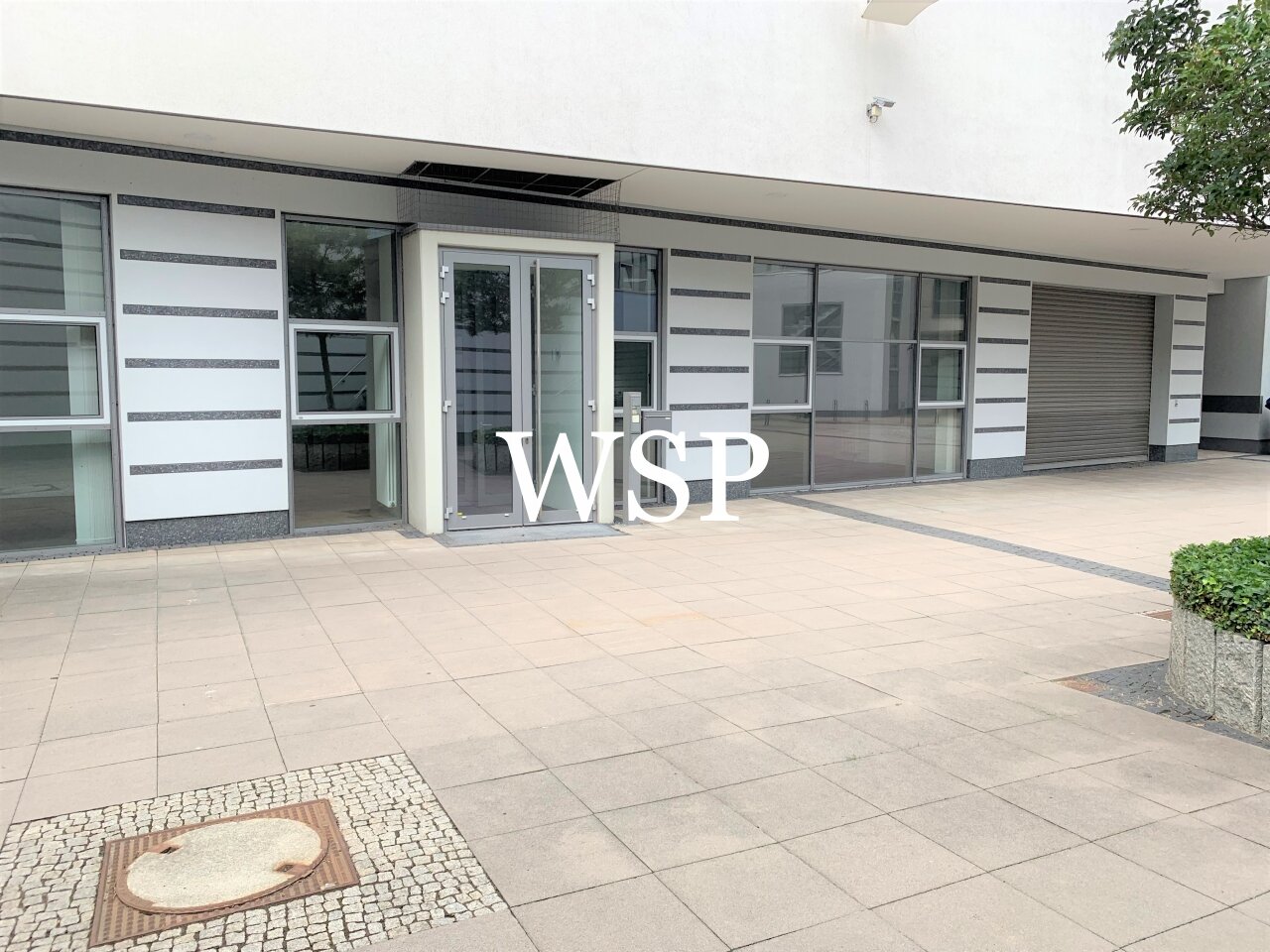 WSP: Praktisch geschnittene Büroflächen im Erdgeschoss mit viel Licht