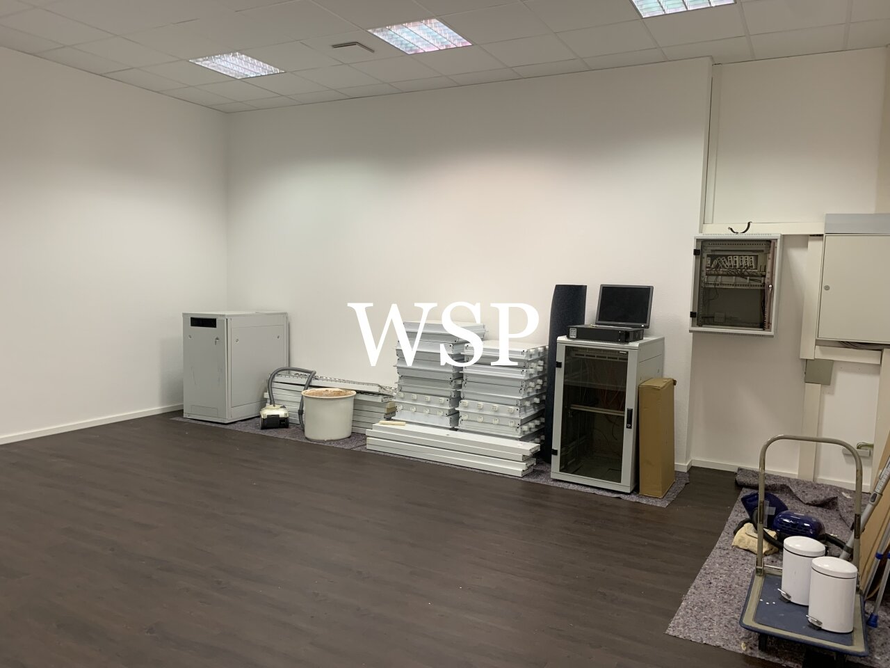 WSP: Praktisch geschnittene Büroflächen im Erdgeschoss mit viel Licht