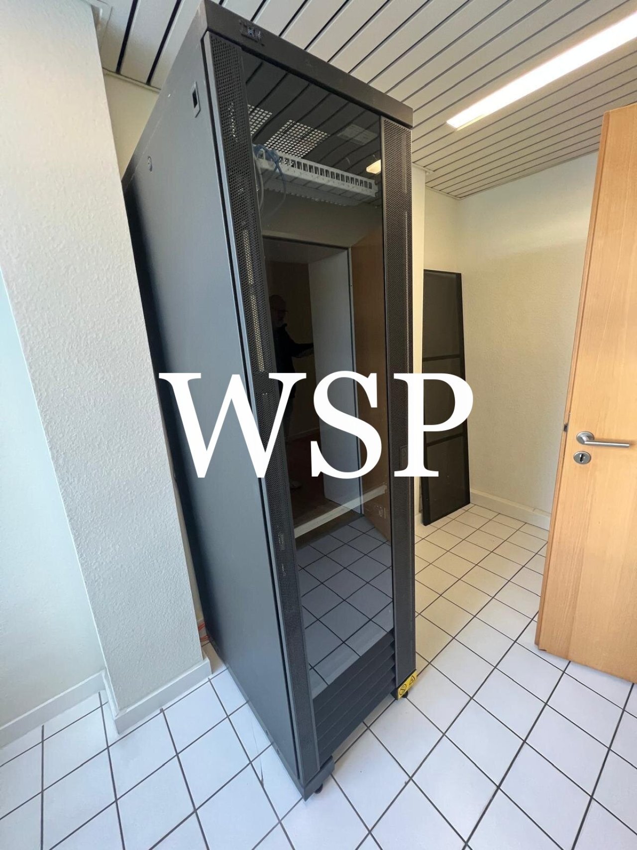 Datenverkabelungsschrank