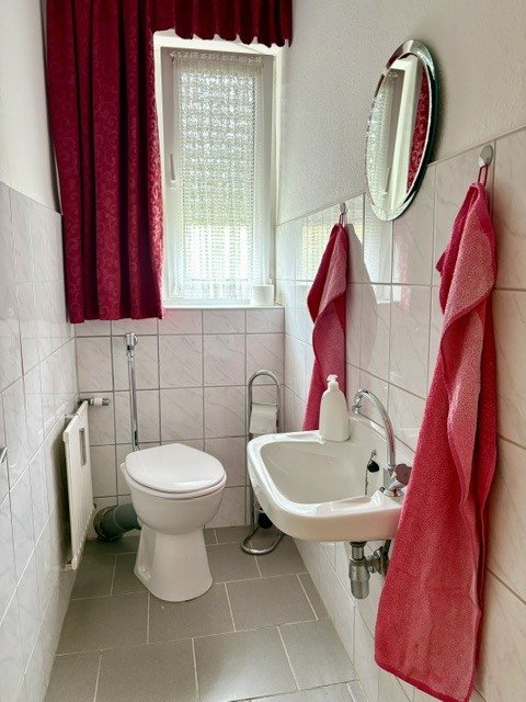 Gäste-WC 1. OG Gäste-WC 1. OG
